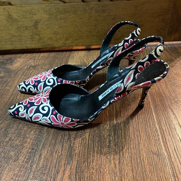 100% authentic autographed Manolo Blahnik pumps - Picture 4 of 6